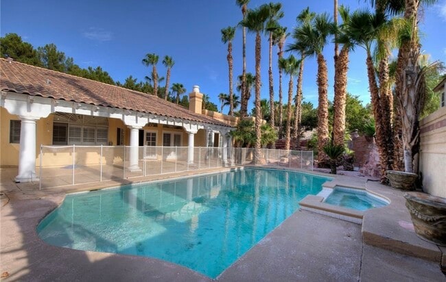 Building Photo - 3930 Placita Del Rico