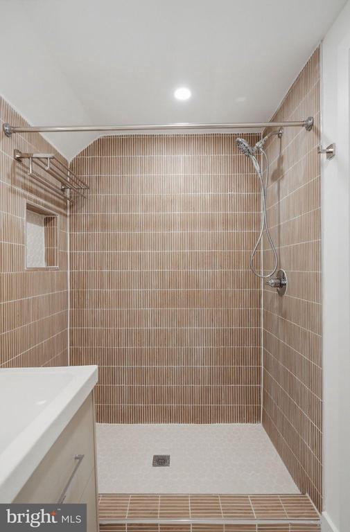 Building Photo - 2028 Tunlaw Rd NW