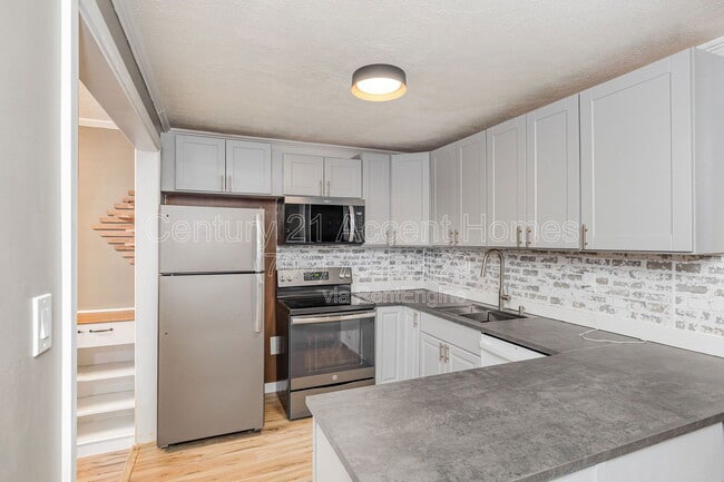 Building Photo - 203 Blueridge Ct