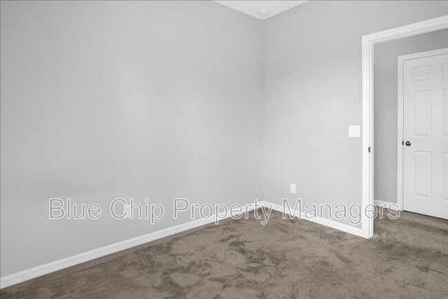 Building Photo - 6785 Tussilago Way