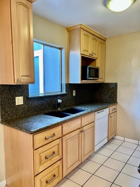 Building Photo - 901 Veterans Dr