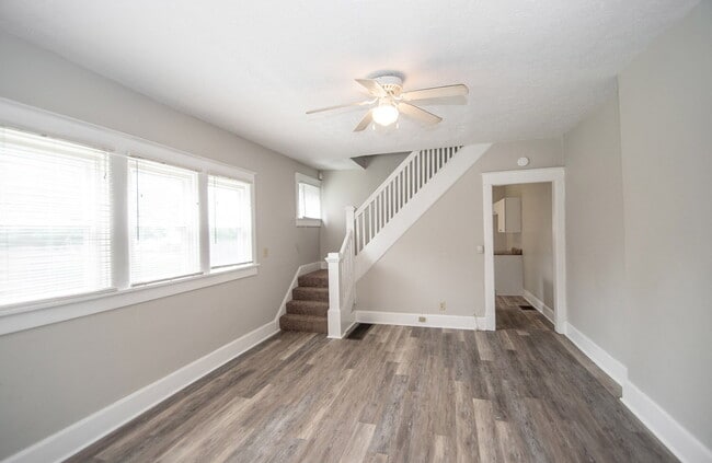 Building Photo - "Charming 3-Bed Duplex Retreat on E Ohio S...