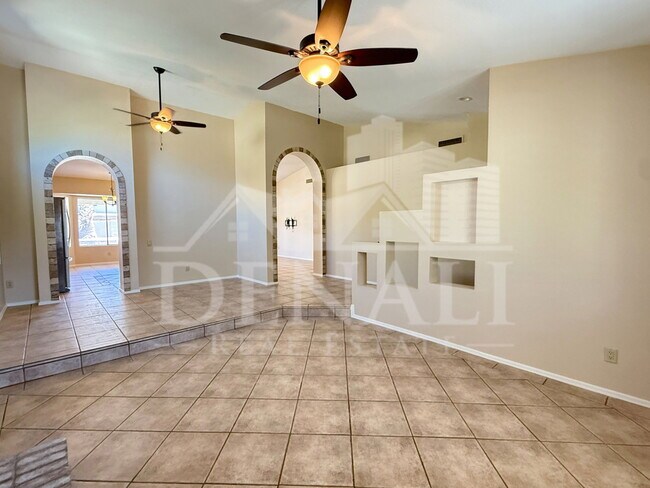 Building Photo - 1211 E Drake Dr