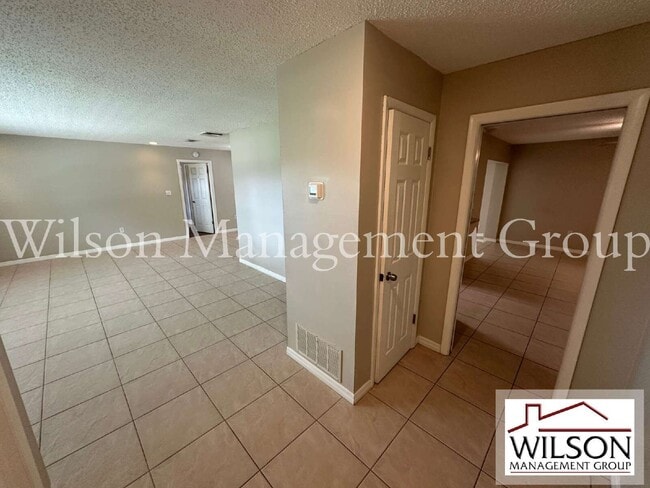 Building Photo - 620 Lakespur Ln