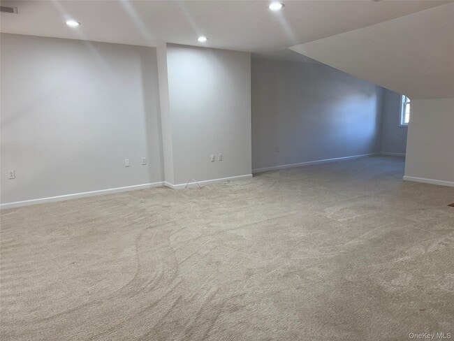 Building Photo - 137 Pond View Dr