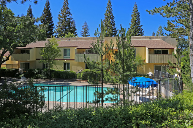 Building Photo - Country Club Garden Apartments