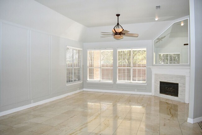 Building Photo - Prestigious 5-3.5-3 w POOL in Southlake!
