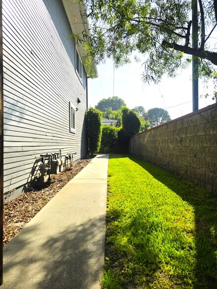 Building Photo - 123 E Bennett Ave