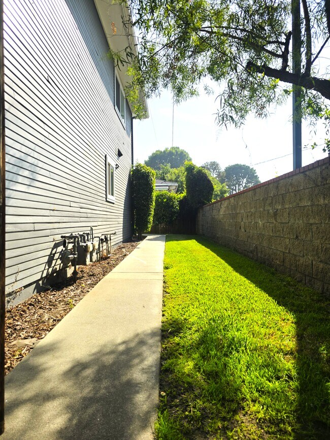 Building Photo - 123 E Bennett Ave