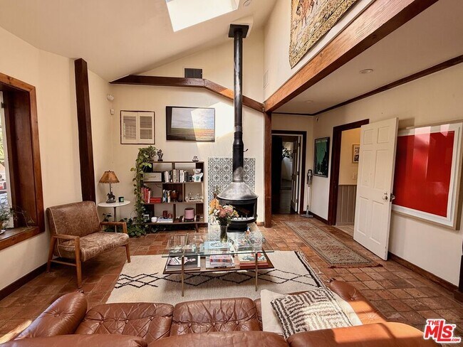 Building Photo - 2566 Verbena Dr