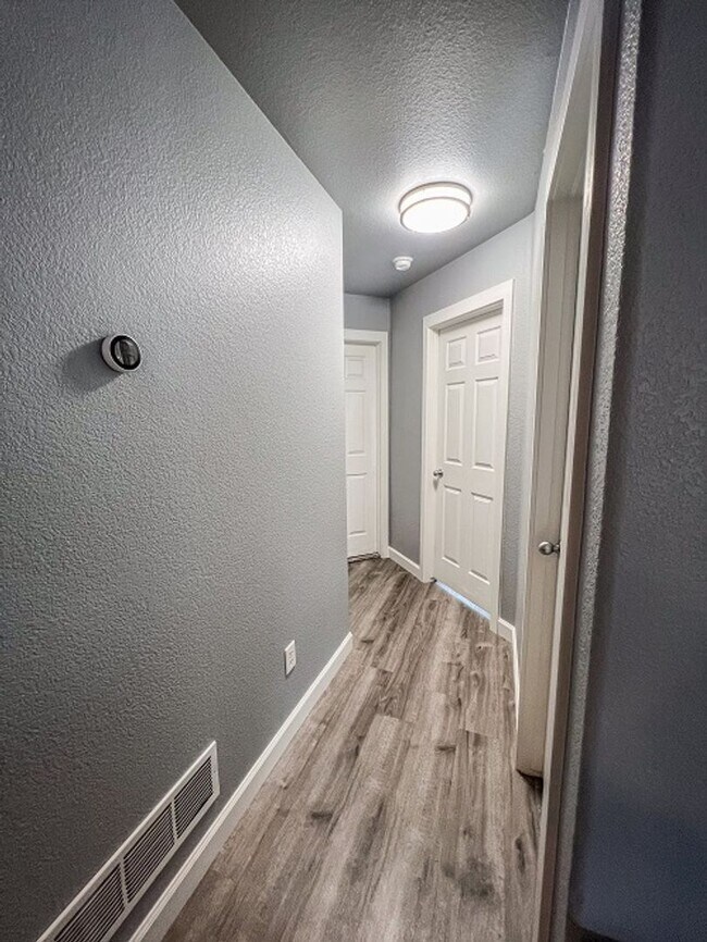 Building Photo - Spacious 3-Bedroom Home with Fenced Yard in Wellington – Available August 4th