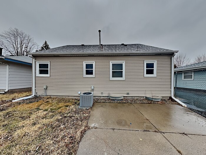 Building Photo - 1103 44th Ave NE