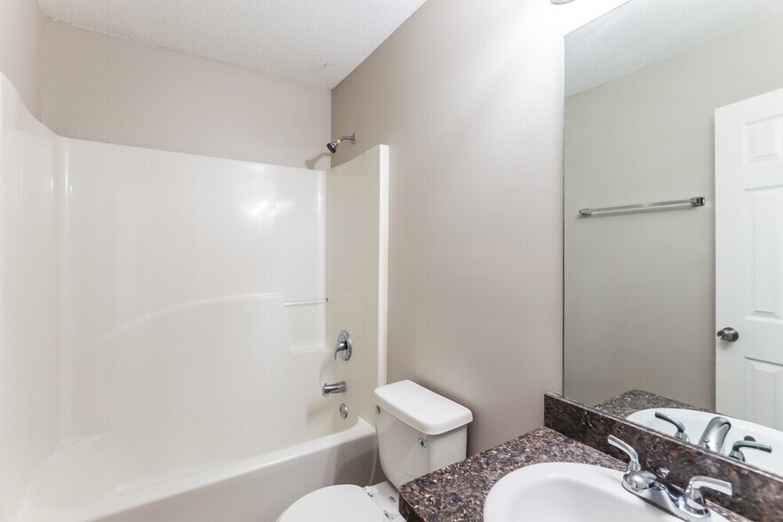 Building Photo - 7719 Briar Forest Ln