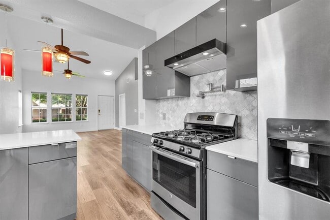 Building Photo - 112 Prairie Springs Loop