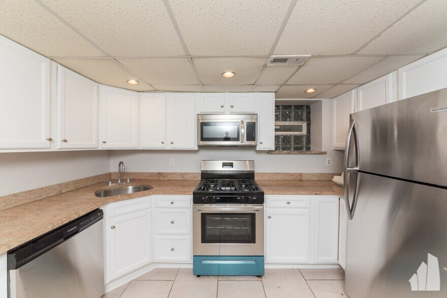 Building Photo - 1944 N Bissell St