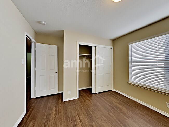 Building Photo - 10124 Del Lago Ct