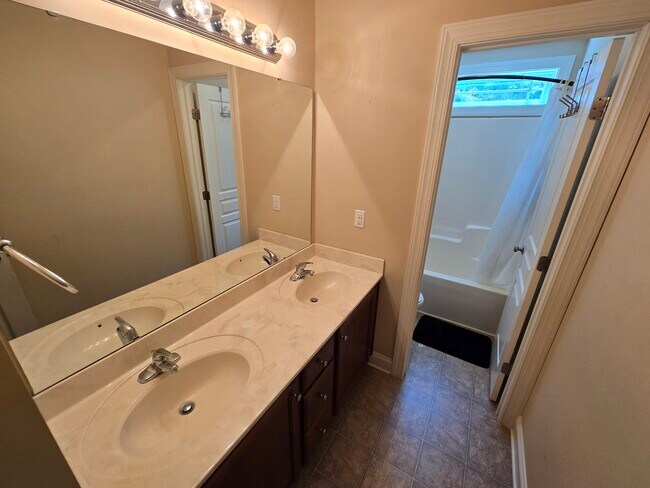 Building Photo - 47 Kentucky Derby Ln