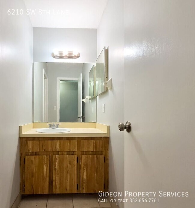 Building Photo - 6210 SW 8th Ln