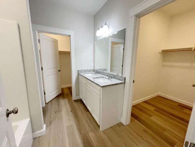 Building Photo - Beautiful 3/2 home in convenient location