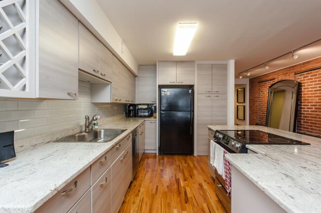 Building Photo - 1 bedroom in Chicago IL 60605