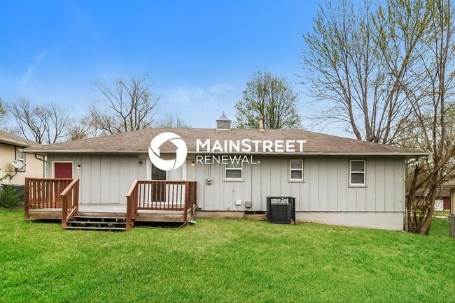 Building Photo - 3 Bedroom Pet-Friendly Home in Independence, MO with Main Street Renewal