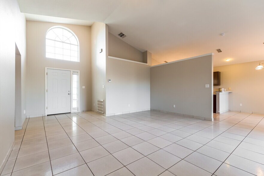 Building Photo - 11831 Cranbourne Dr