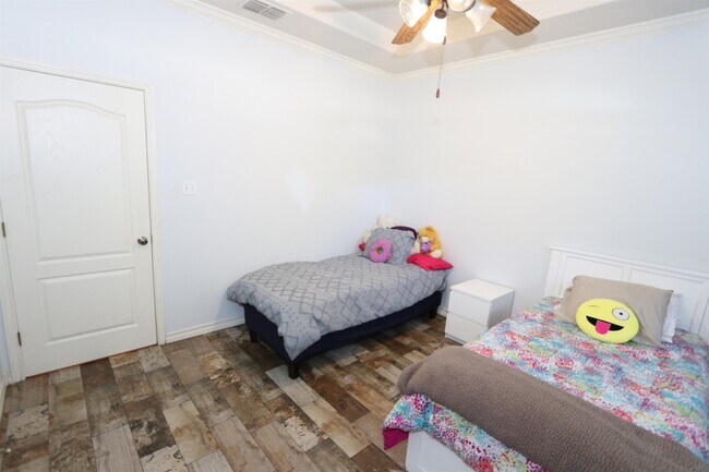 Building Photo - 10514 Winrock Dr