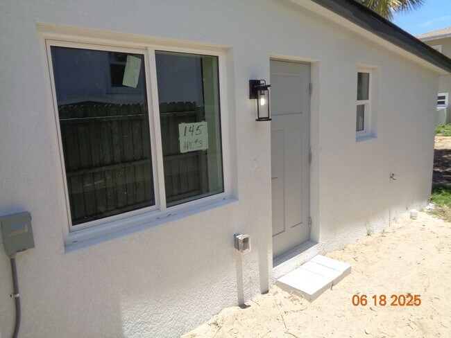 Primary Photo - Daytona Beachside Newly Renovated Studio U...