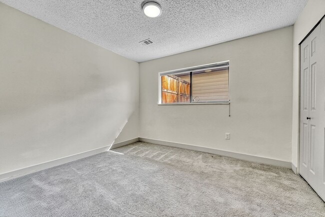 Building Photo - Bright & Updated 3-Bedroom Townhome in Desirable Cherry Creek School District