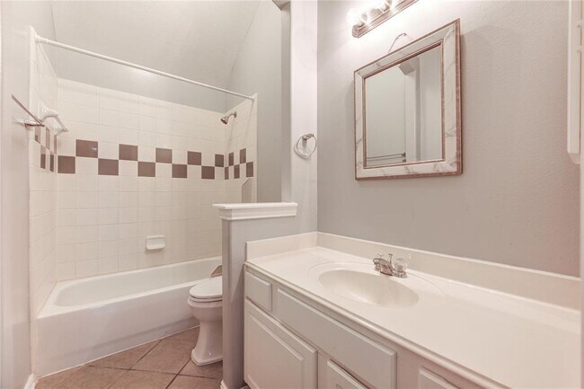 Building Photo - 5002 Laura Lee Ln