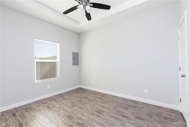 Building Photo - 3405 E Zinnia Ave