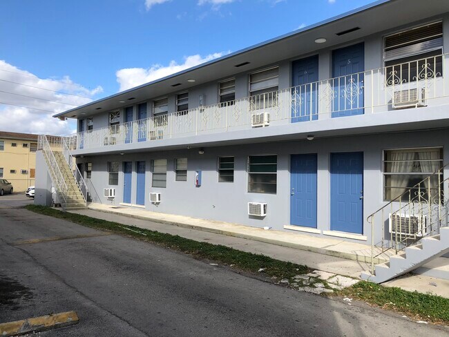 Building Photo - 1135 W 28th St