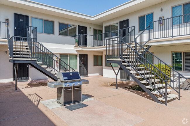 Courtyard - Avaz Pacific Beach