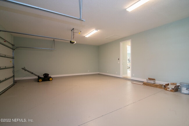 Building Photo - 118 Pioneer Village Dr