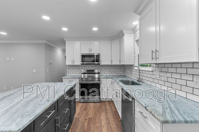 Building Photo - 876 Childress Hollow Rd