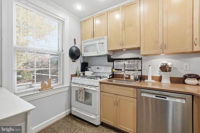 Building Photo - 2700 13th Rd S