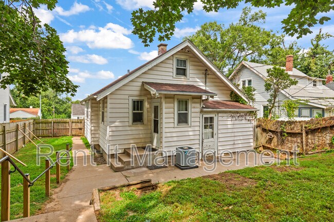 Building Photo - 2315 N. 61st.