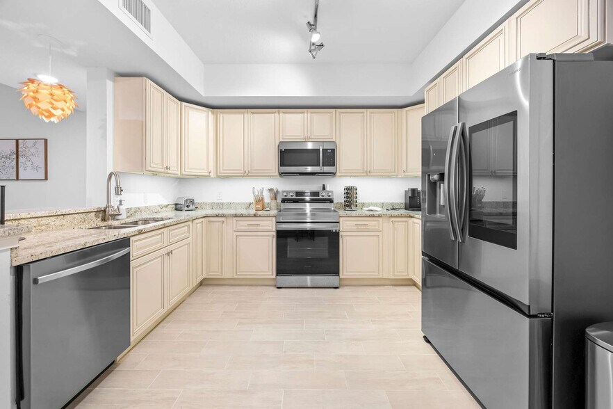 Building Photo - 605 Kemp St