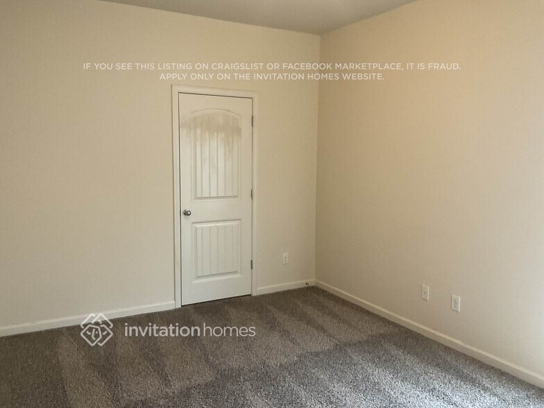 Building Photo - 3911 Lake Manor Way