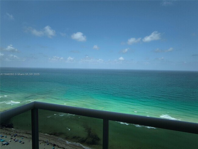 Primary Photo - 19111 Collins Ave