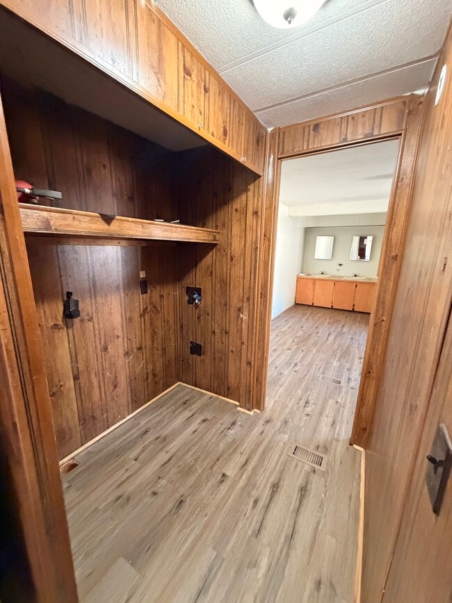 Building Photo - Trailer 9