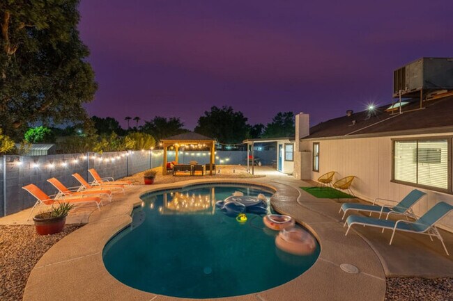 Building Photo - Downtown Gilbert Boho-Oasis|Pool|Gazebo|Ga...