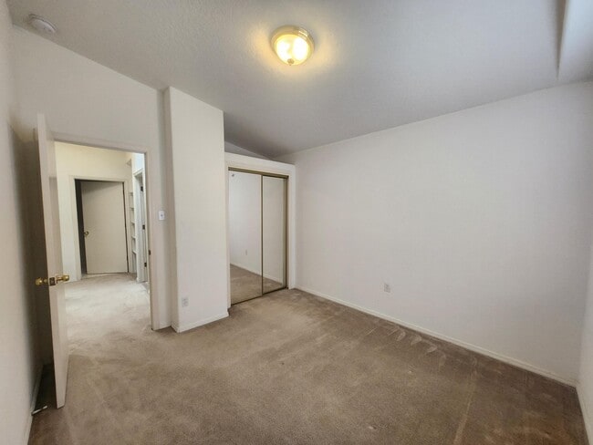 Building Photo - 7320 Eagle View Ave NE