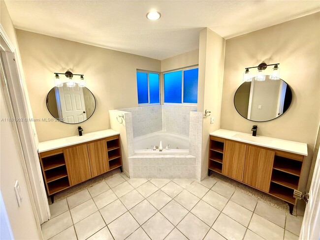 Building Photo - 17501 SW 92nd Ct