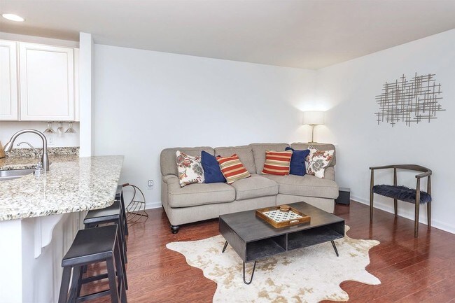 Building Photo - 2040 Hickory Brook Dr