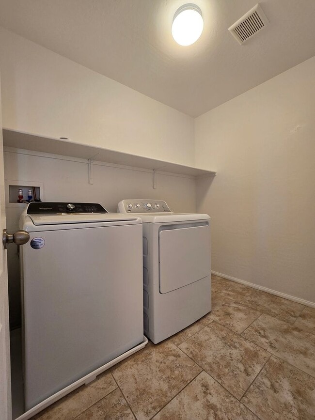 Building Photo - 3 BEDROOM, 2 1/2 BATHROOM, 2 STORY HOME in NW Las Vegas!!!