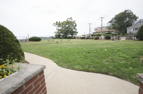 Building Photo - 760 Shirley St