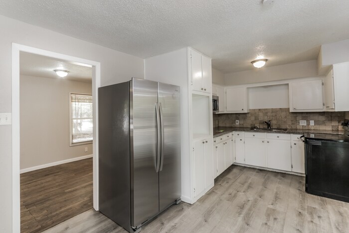 Building Photo - 402 Dawson Dr