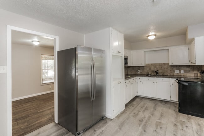 Building Photo - Convenient Duncanville 3-Bedroom Home