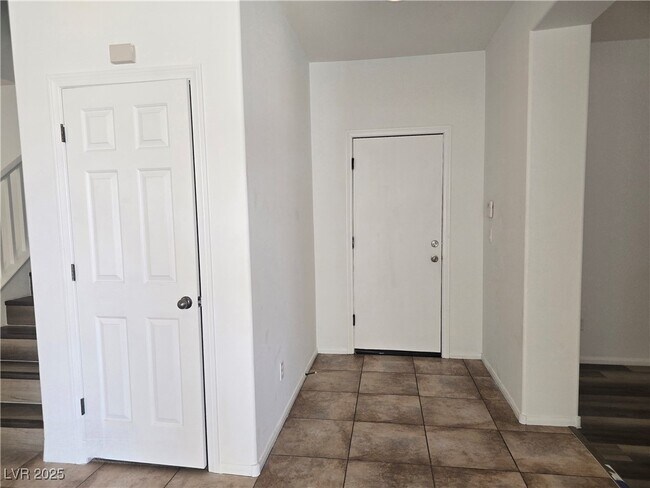 Building Photo - 6640 April Bend Ct